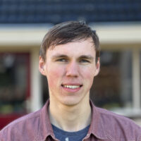 profile picture of stefan kamhuis in a red shirt